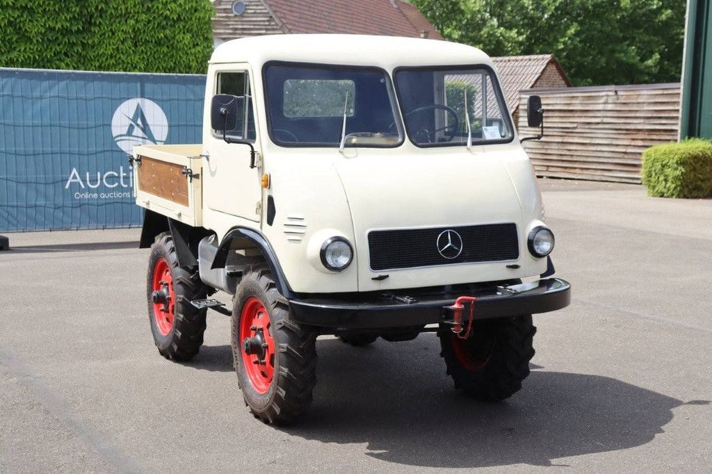 Mercedes-Benz Unimog 401.104 Diesel 1955 (Margin)