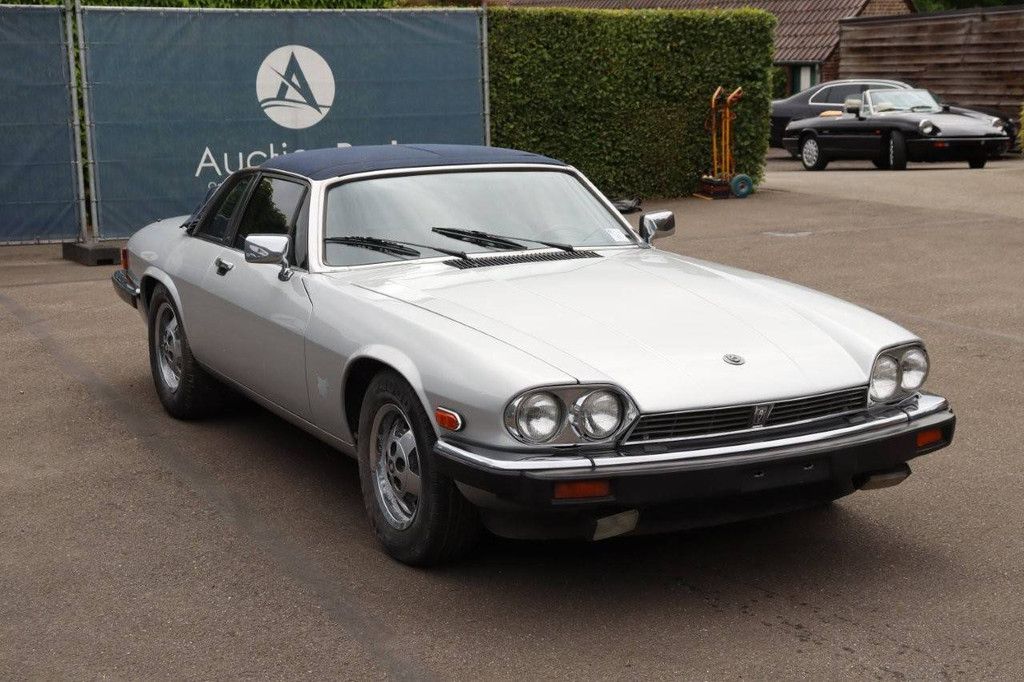 Convertible Jaguar XJ-SC Convertible Petrol 1988 (Margin)