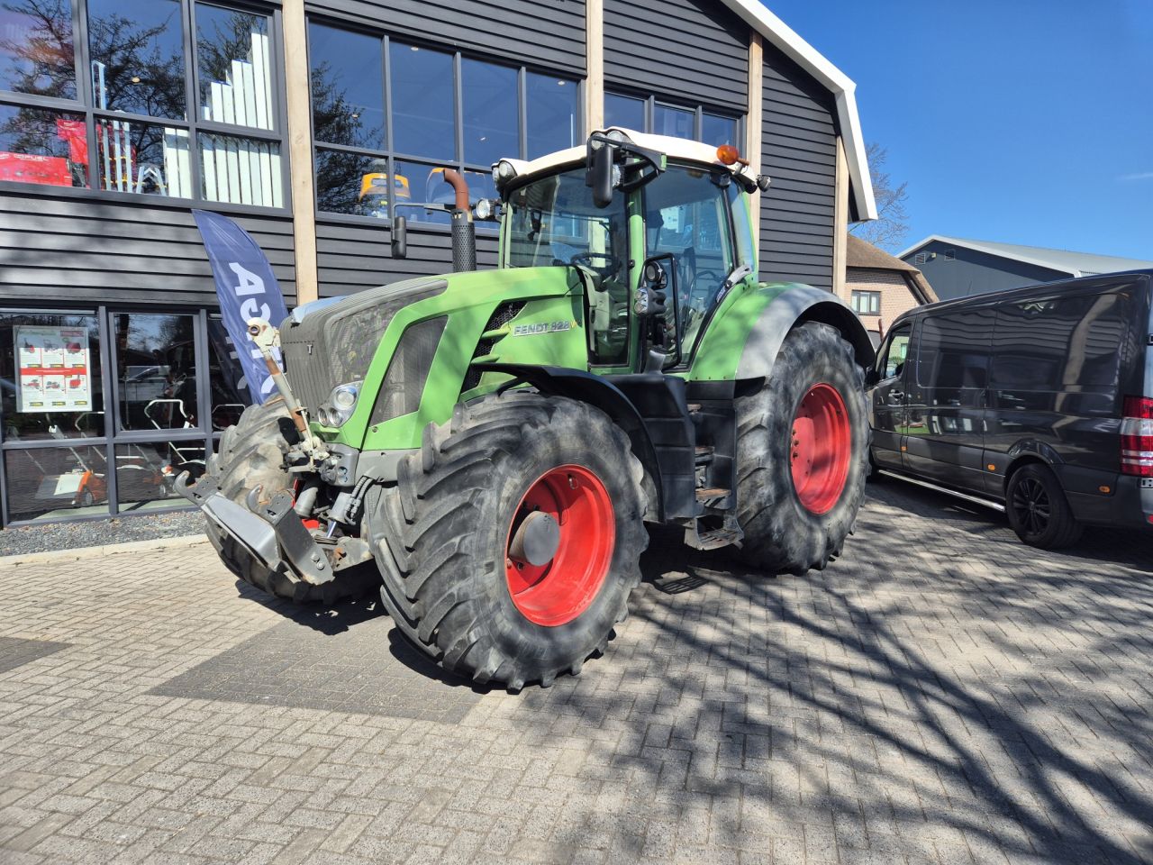 Gebrauchter Fendt 828 Traktor mit 6 Zilinder und 280 PK