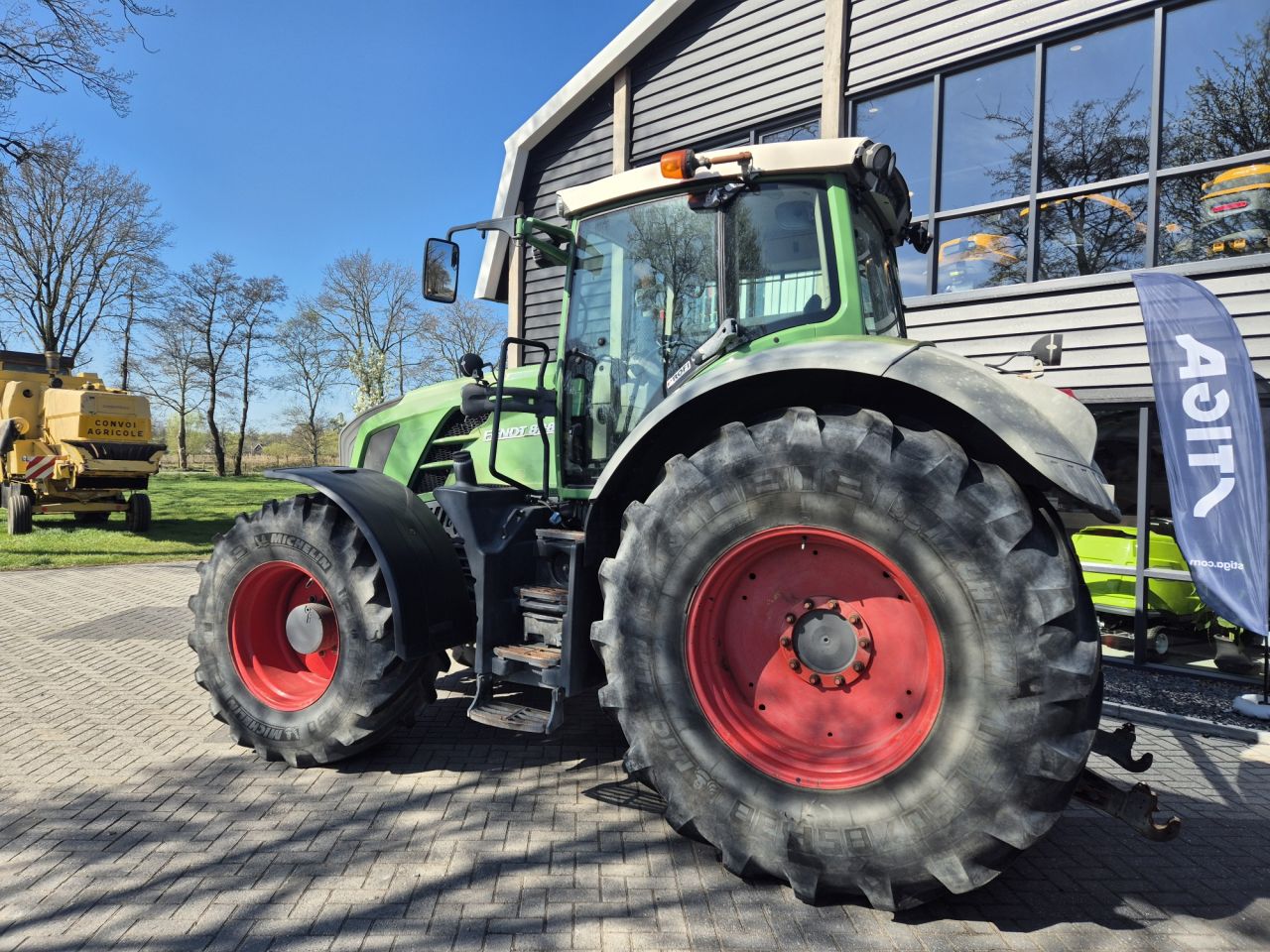 Gebrauchter Fendt 828 Traktor mit 6 Zilinder und 280 PK