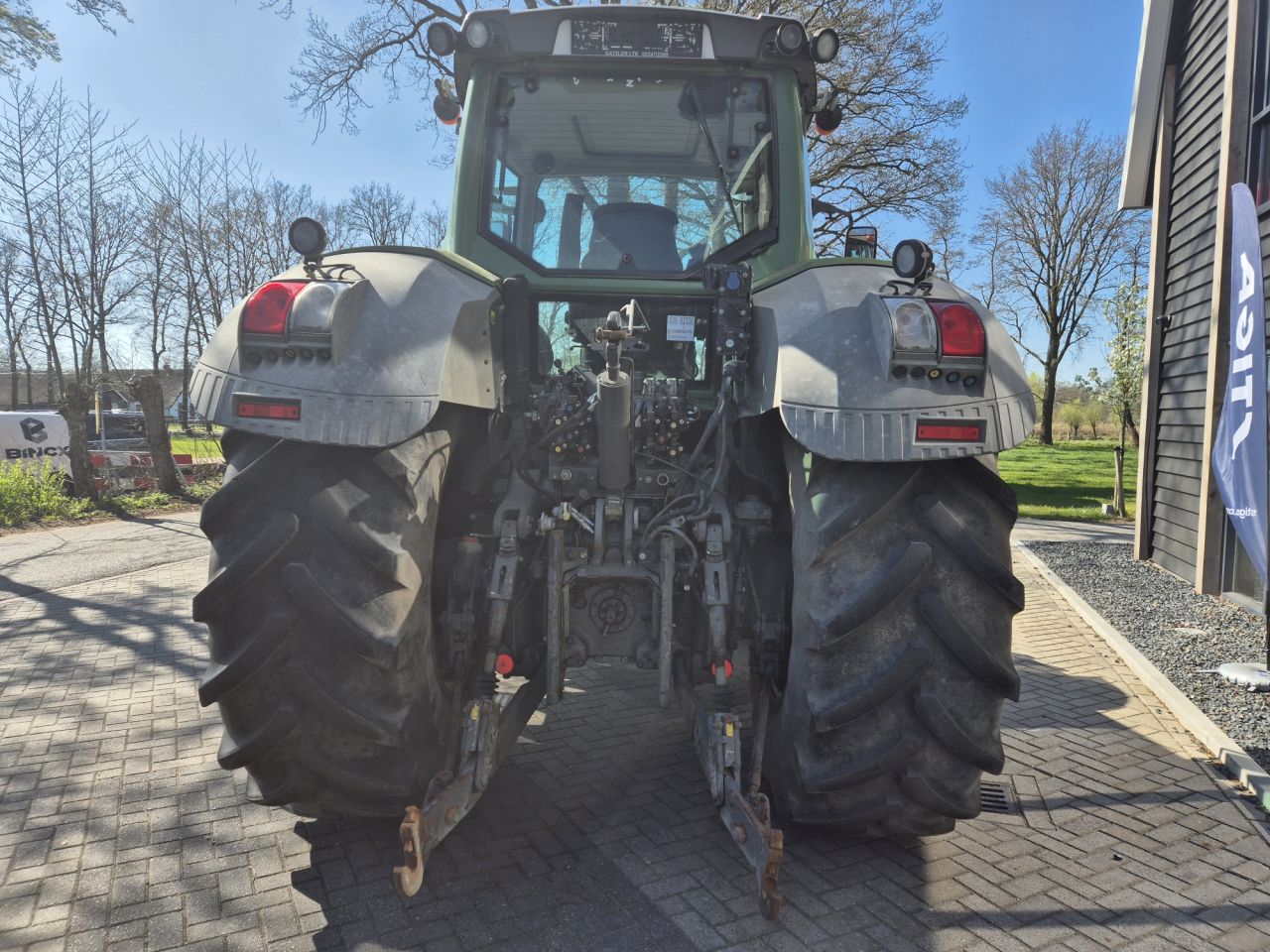 Gebrauchter Fendt 828 Traktor mit 6 Zilinder und 280 PK