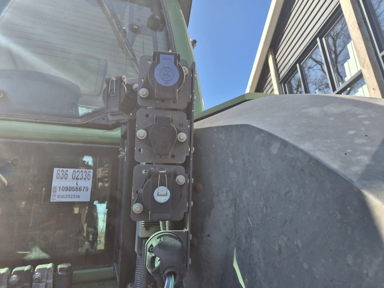 Gebrauchter Fendt 828 Traktor mit 6 Zilinder und 280 PK