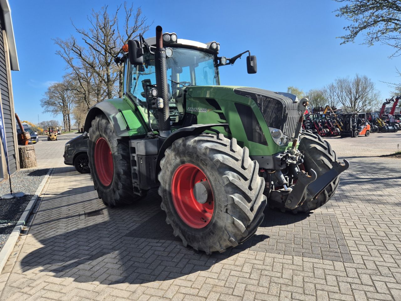 Gebrauchter Fendt 828 Traktor mit 6 Zilinder und 280 PK
