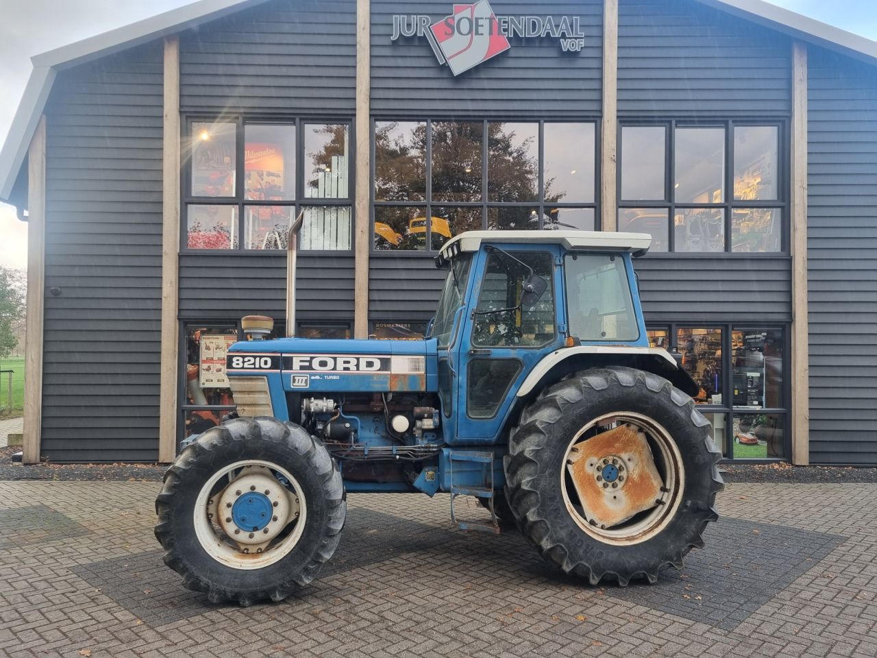 Used FORD 8210 tractor