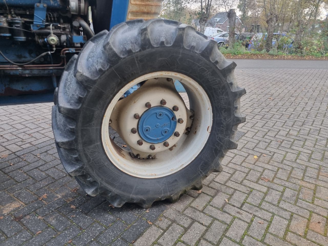 Used FORD 8210 tractor