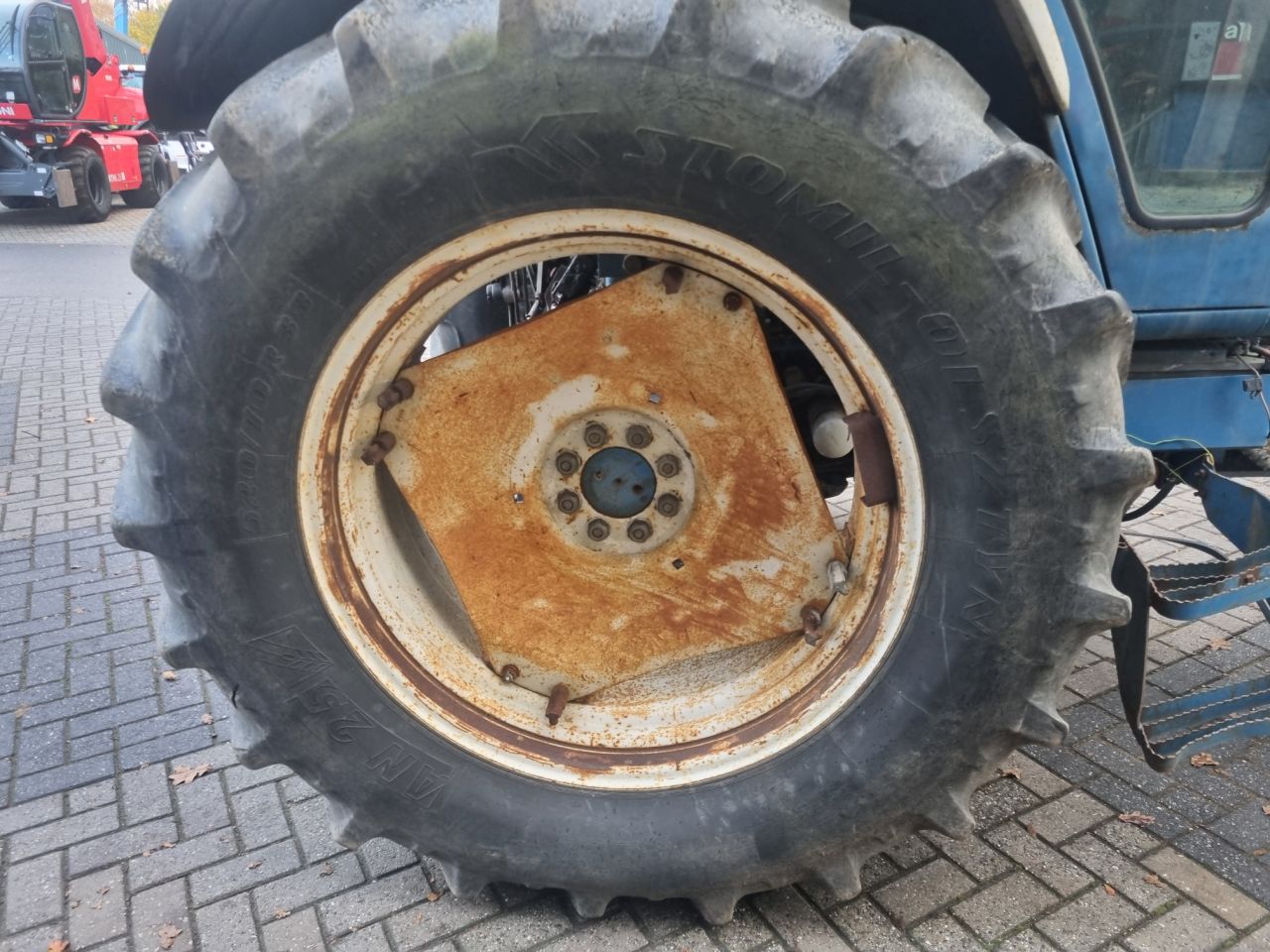 Used FORD 8210 tractor