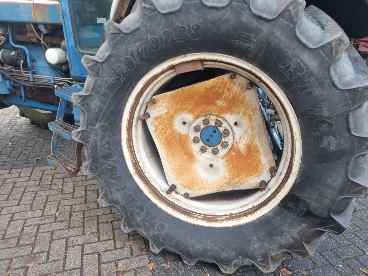 Used FORD 8210 tractor