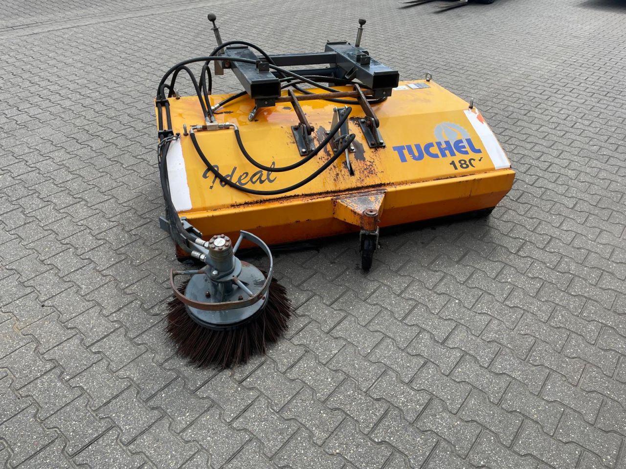 Tuchel VM - Ideal 180 veegmachine met vangbak