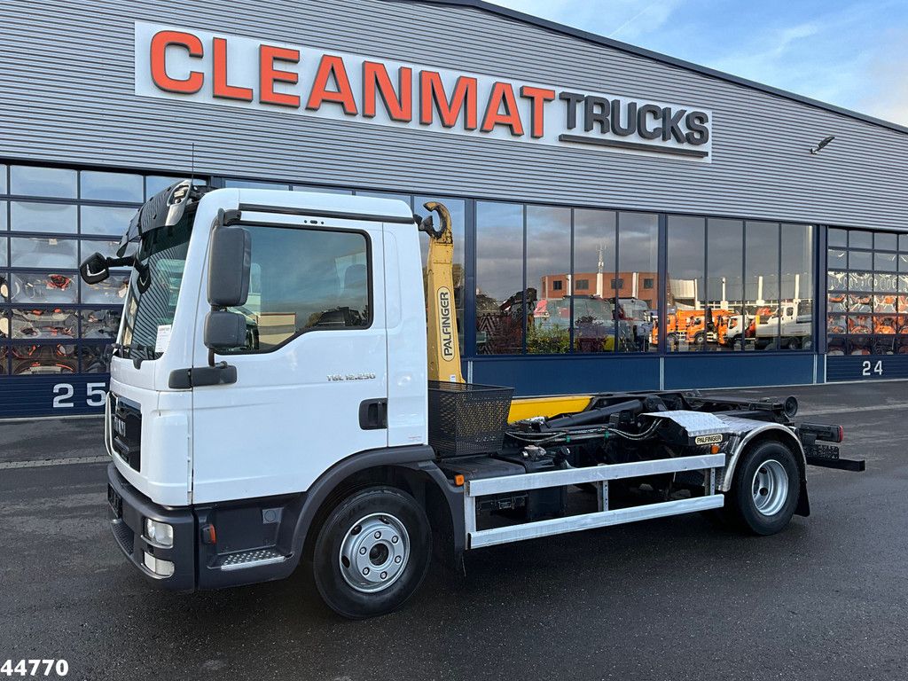 Man TGL 12.250 Palfinger haakarmsysteem