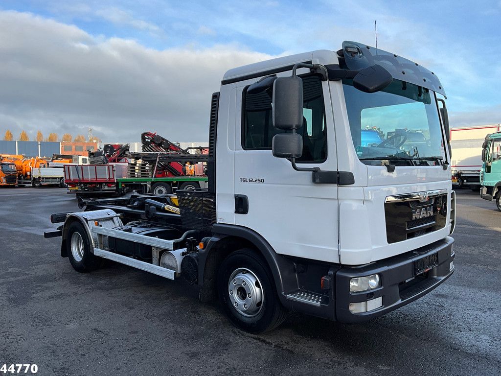 Man TGL 12.250 Palfinger haakarmsysteem