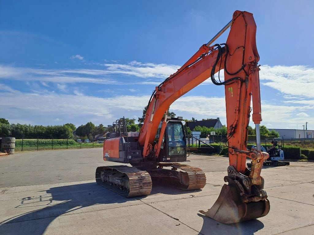 Hitachi ZX210LC-6