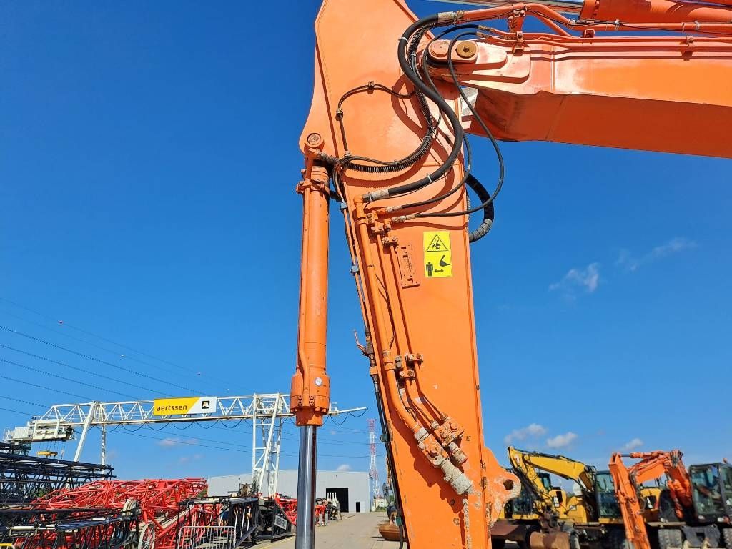 Hitachi ZX210LC-6
