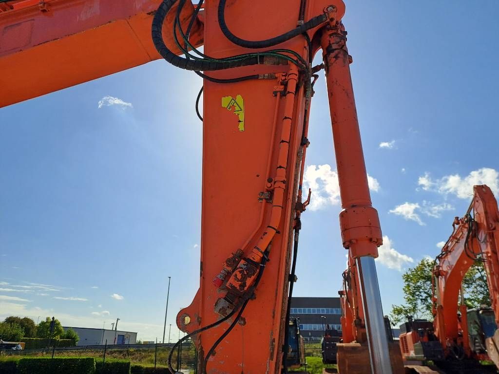 Hitachi ZX210LC-6