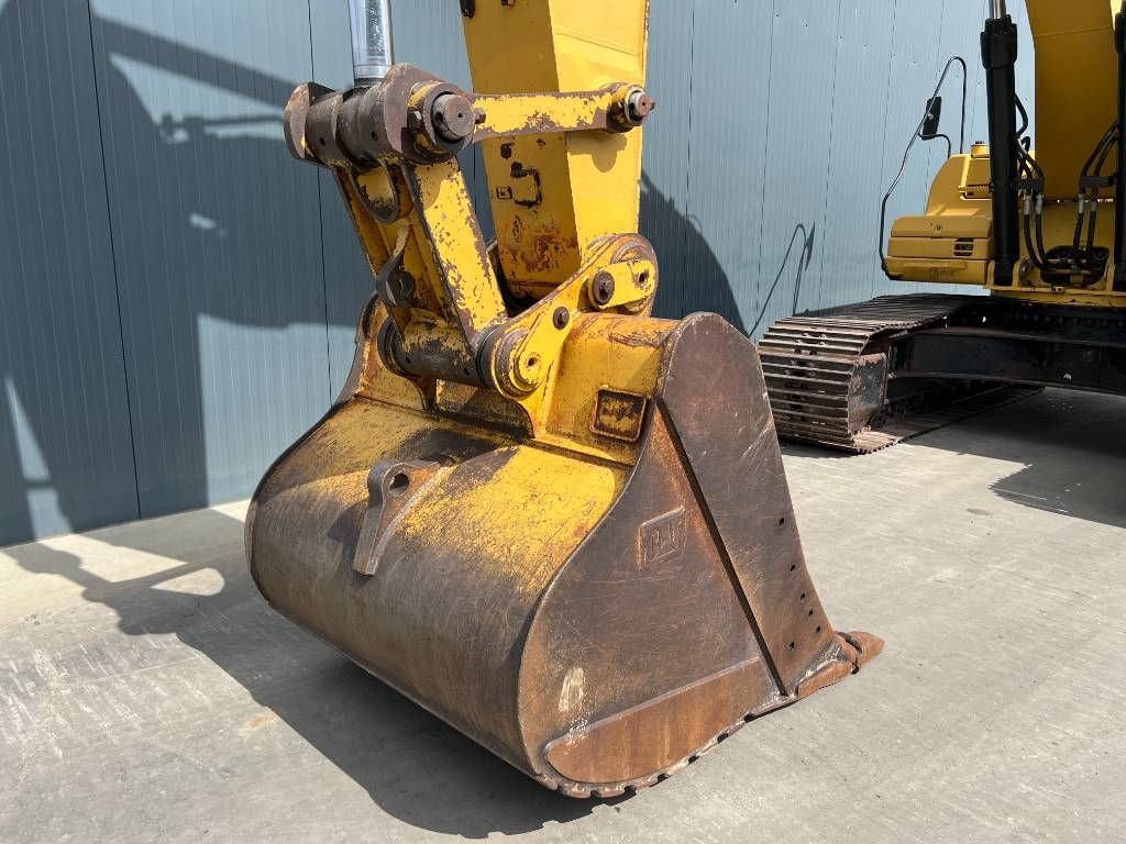 CAT 330D L