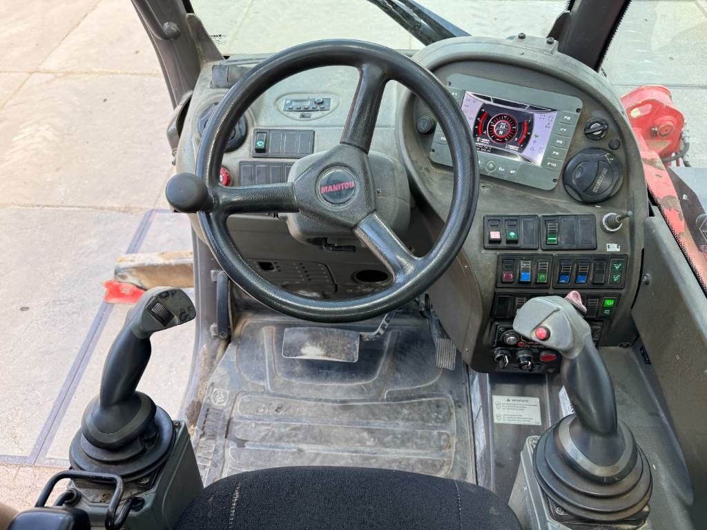 Manitou MRT2150+ Privilege - Remote Control / 4x4x4 / AC