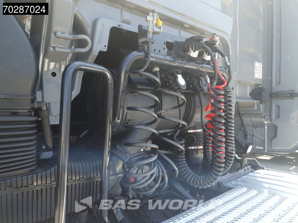 MAN TGX 18.520 4X2 Individual Lion S! GX Retarder Full-Air 2x Tanks Navi LED ACC Euro 6
