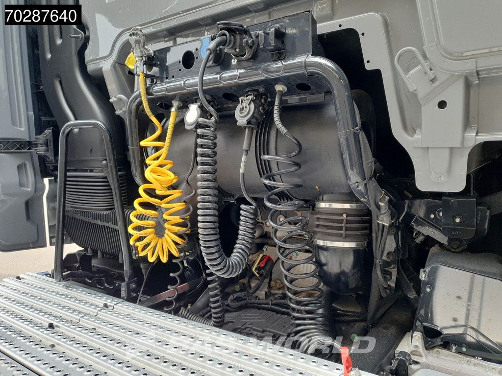 MAN TGX 18.520 4X2 Individual Lion S! GX Retarder Full-Air 2x Tanks Navi LED ACC Euro 6