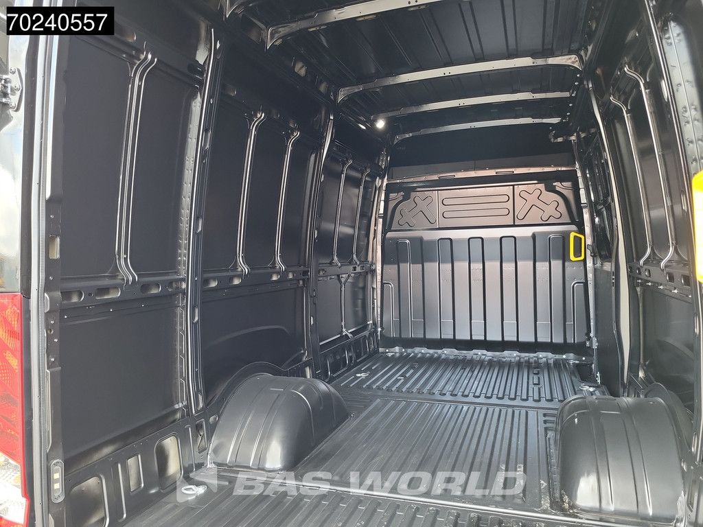 Iveco Daily 35C18 3.0L Automaat 2025-Model 180PK L2H2 Dubbellucht 3,5t Trekgewicht ACC Navi LED Airco Camera Euro6 L2 12m3 A/C