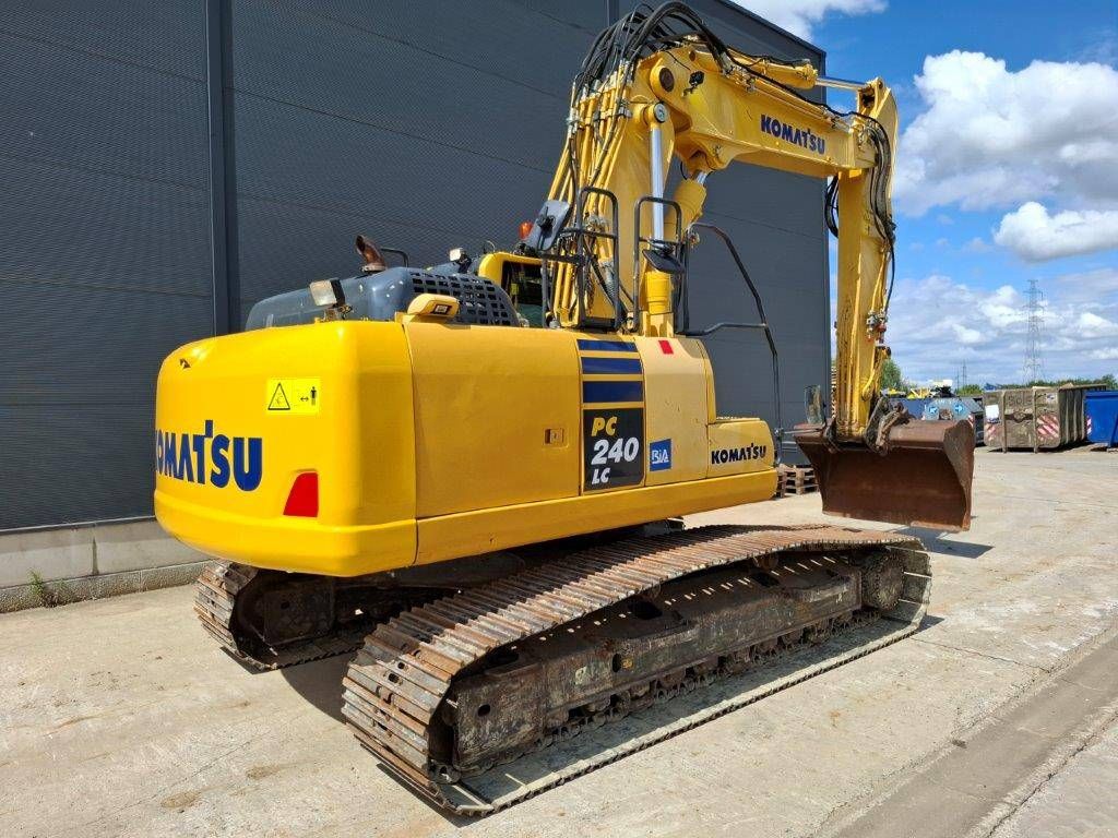 Komatsu PC240LC-10