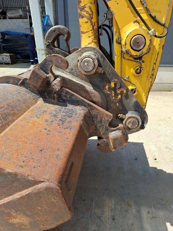 Komatsu PC240LC-10