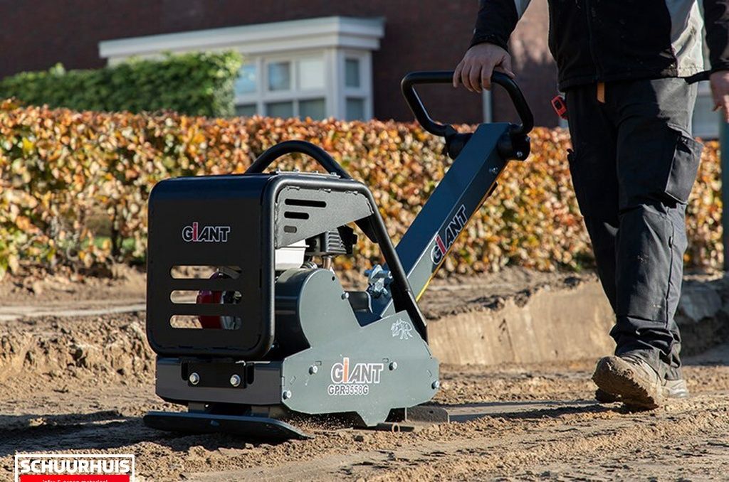 Giant GPR3558G trilplaat schakelbaar 3500kg 60 cm breed benzine of diesel met wielstel