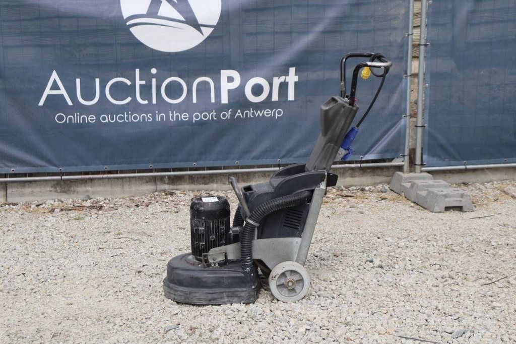 Electric scrubber dryer