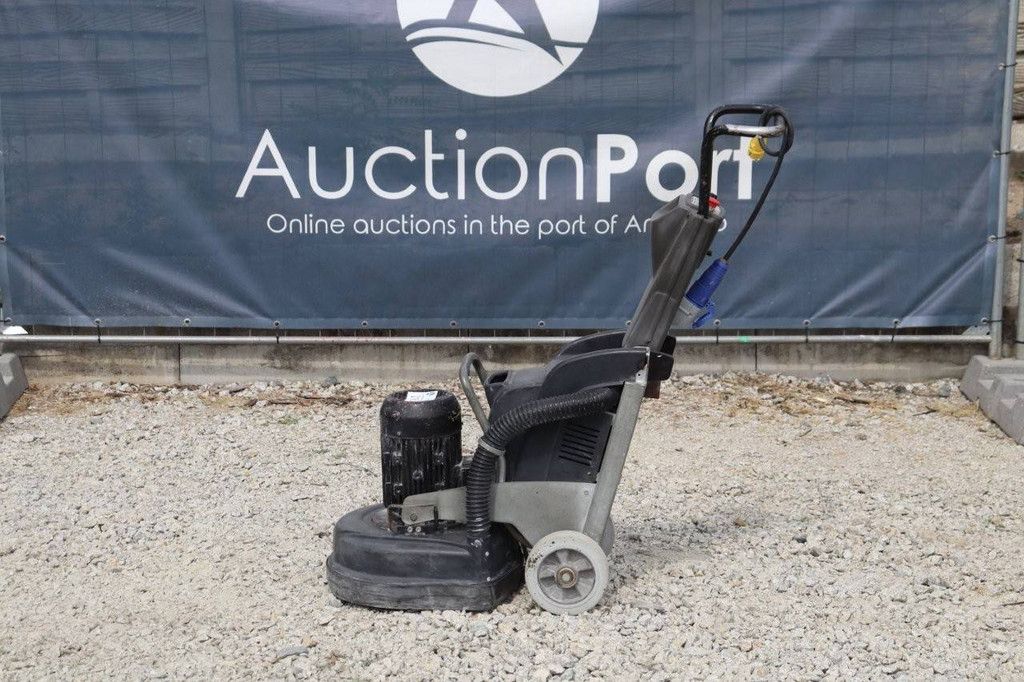 Electric scrubber dryer