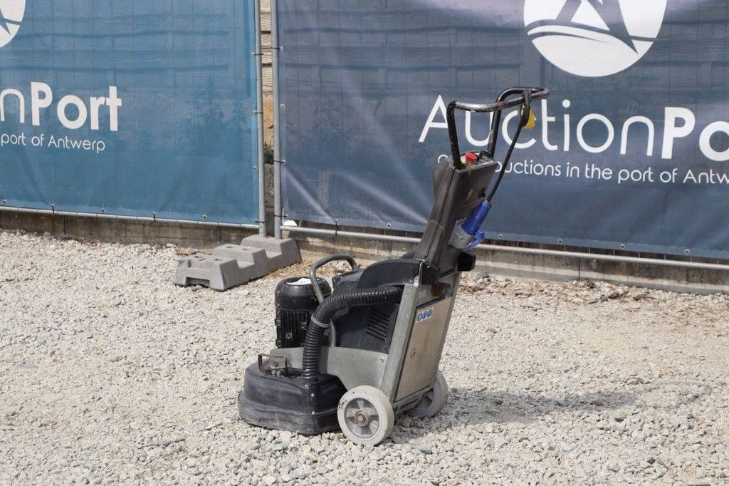Electric scrubber dryer
