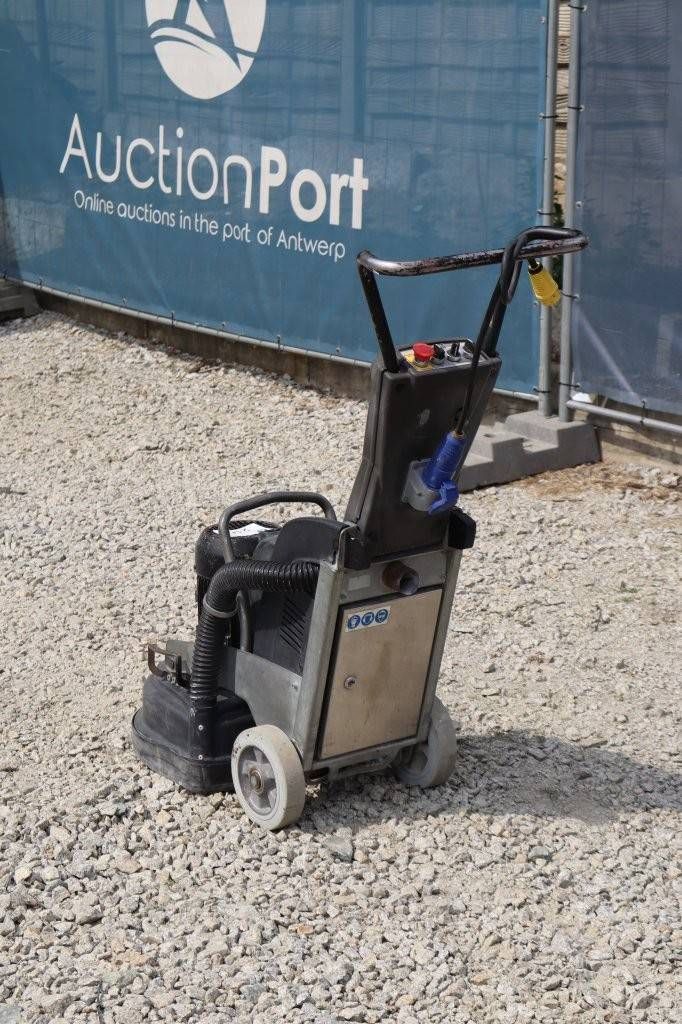Electric scrubber dryer