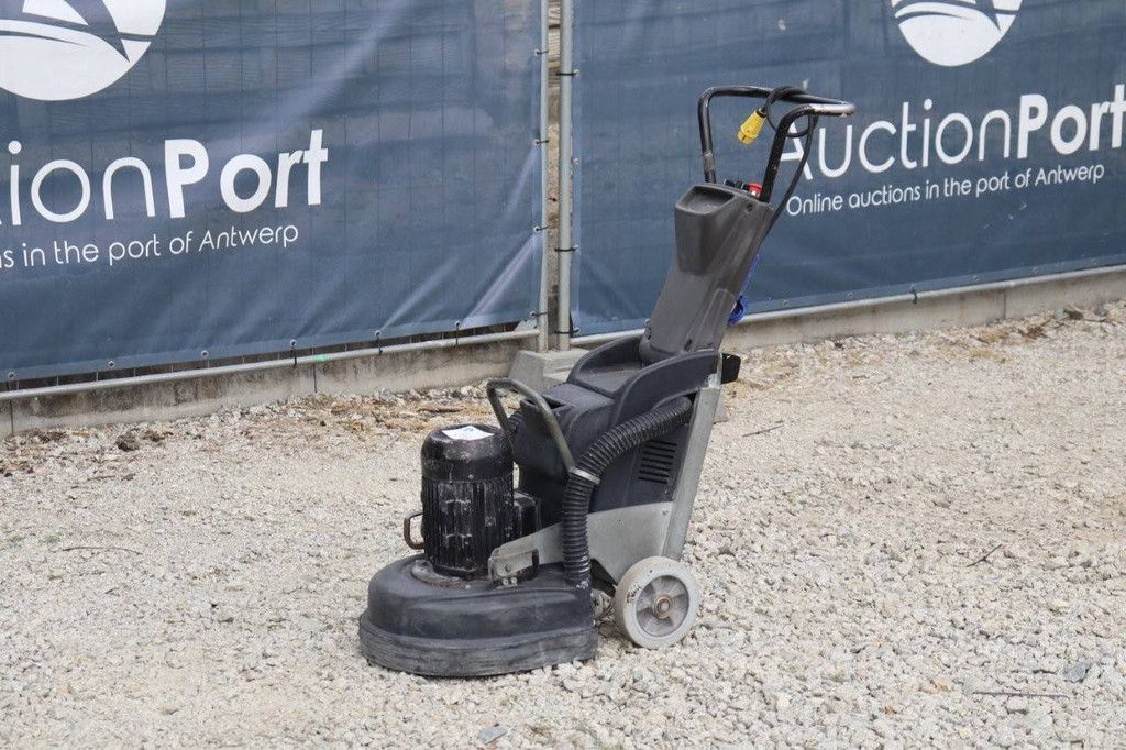 Electric scrubber dryer