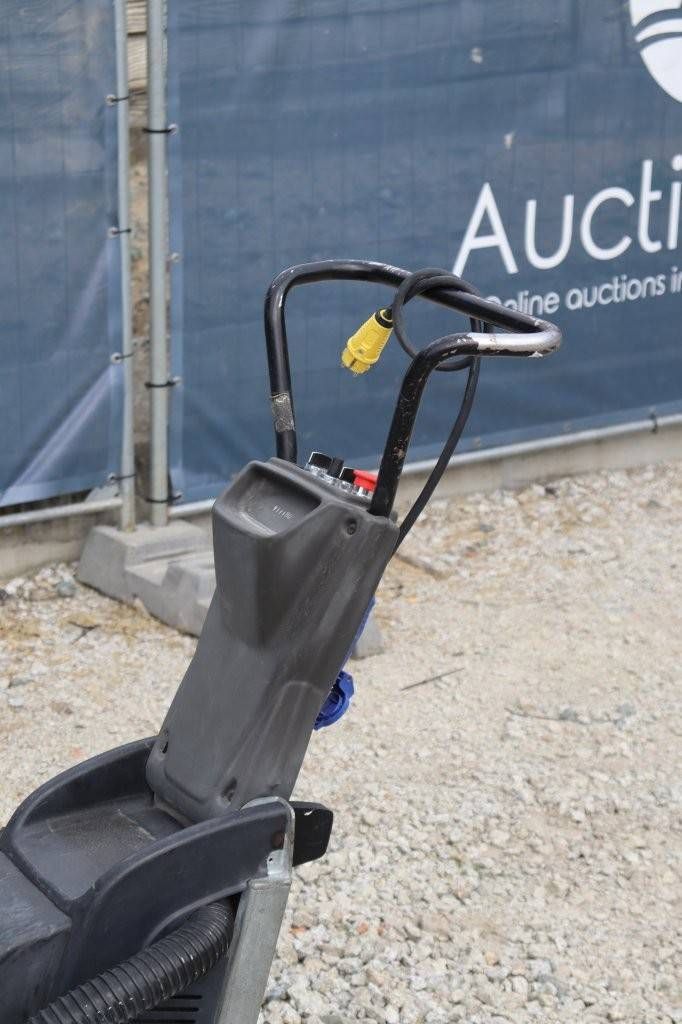 Electric scrubber dryer