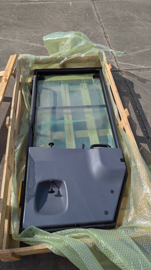 Komatsu WA100-5 DOOR ASSY 417-926-3106