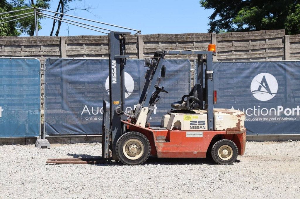 Gabelstapler Nissan 25 Diesel 2500kg 3,7m 1999