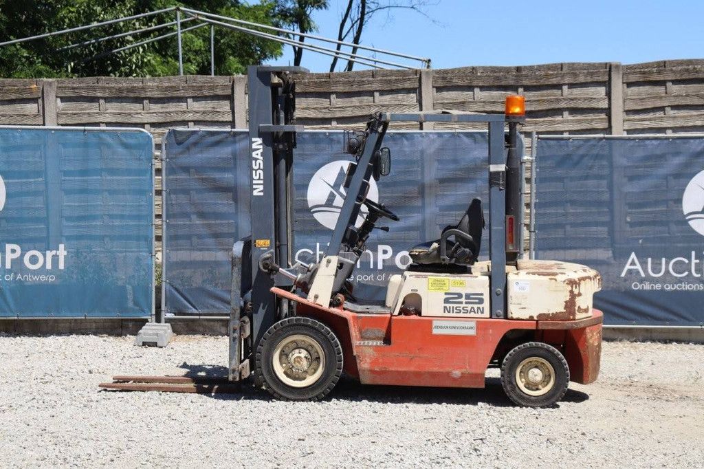 Gabelstapler Nissan 25 Diesel 2500kg 3,7m 1999