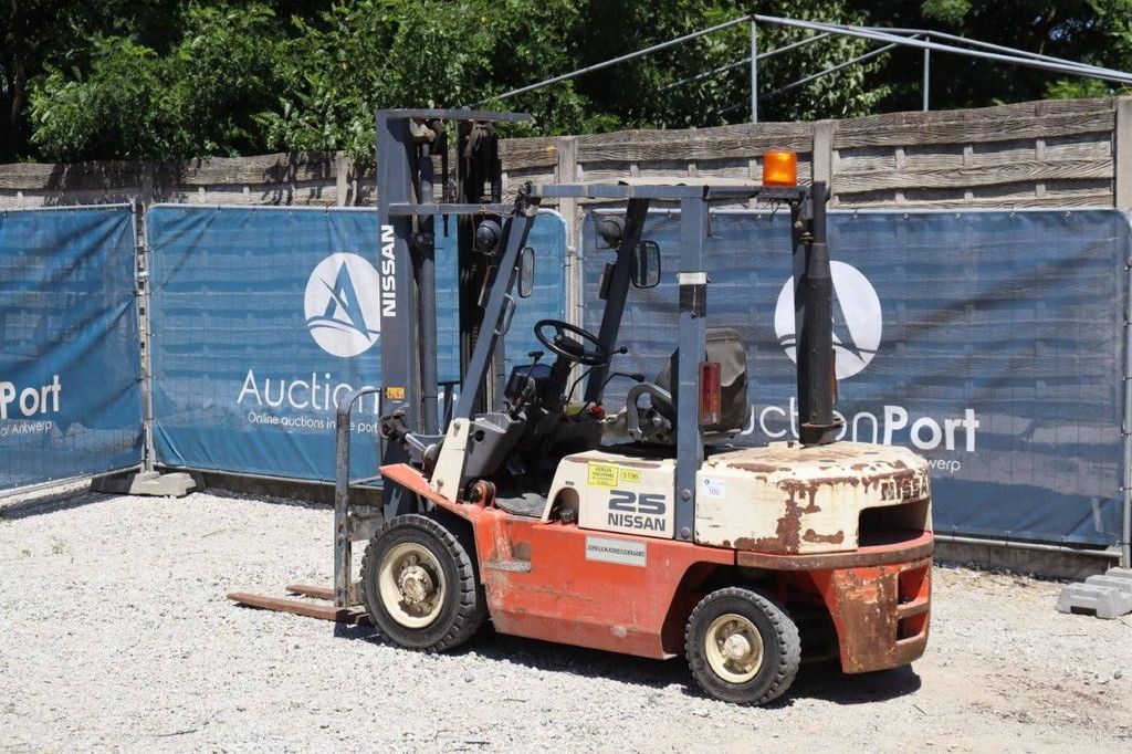 Gabelstapler Nissan 25 Diesel 2500kg 3,7m 1999