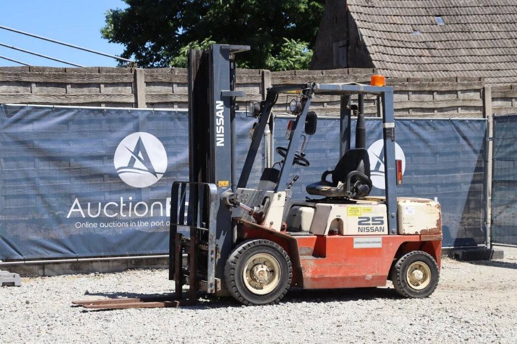Gabelstapler Nissan 25 Diesel 2500kg 3,7m 1999