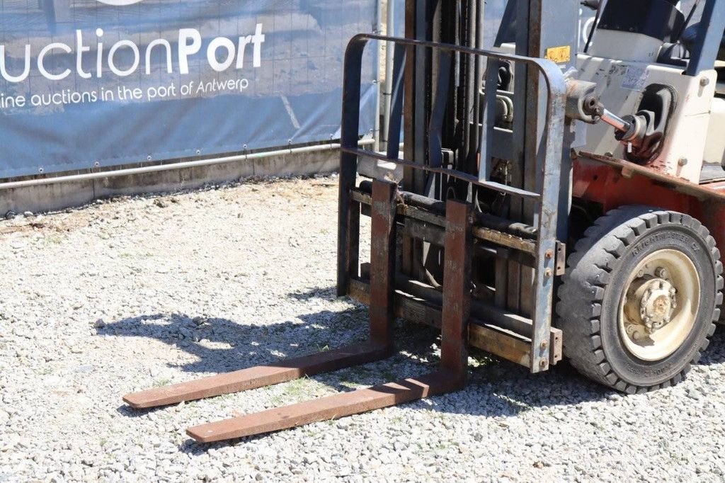 Gabelstapler Nissan 25 Diesel 2500kg 3,7m 1999
