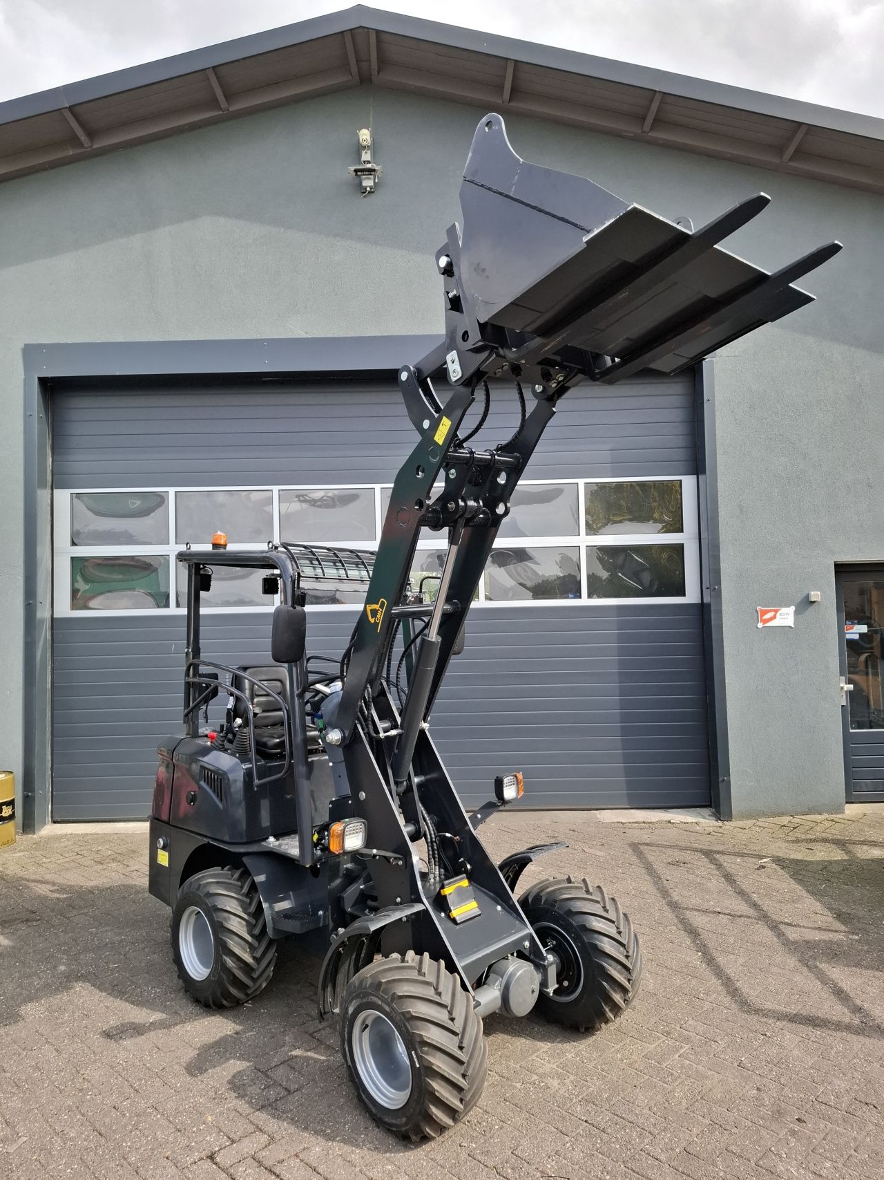 CMH DWE606 mini shovel loader 2tons electrisch