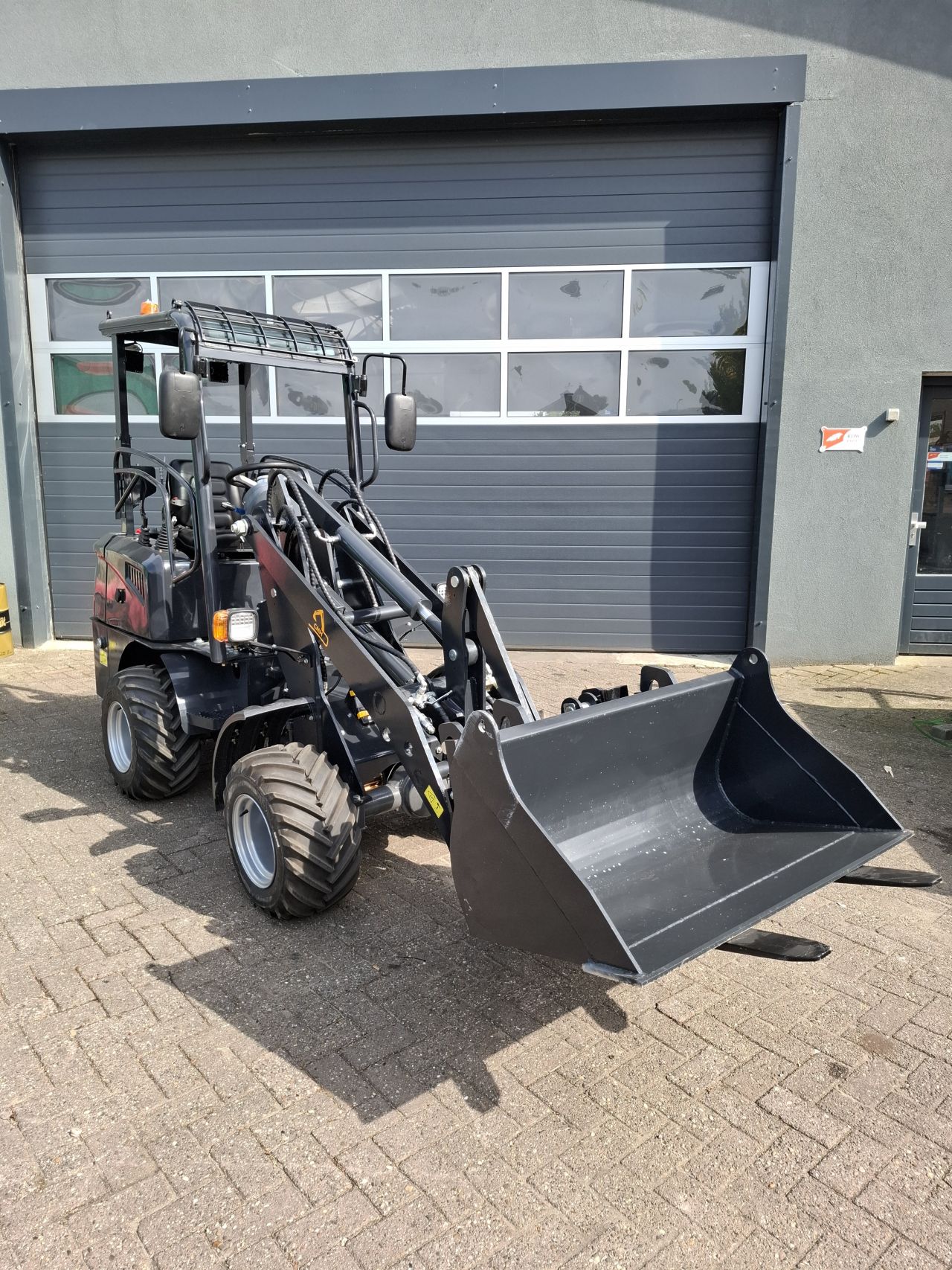 CMH DWE606 mini shovel loader 2tons electrisch