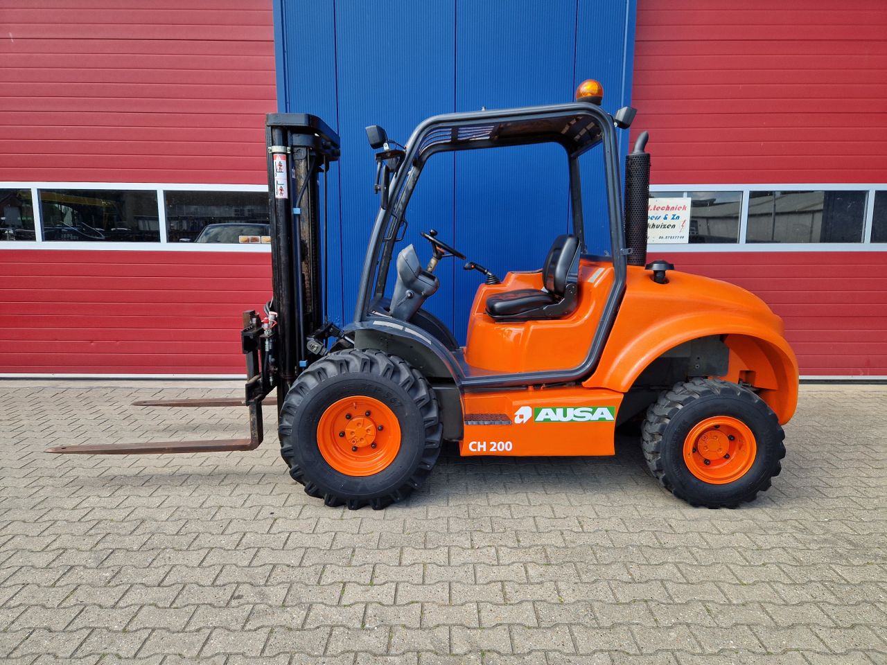 AUSA CH200 RUWTERREIN 4X4 HEFTRUCK TRIPLOMAST EN SIDESHIFT