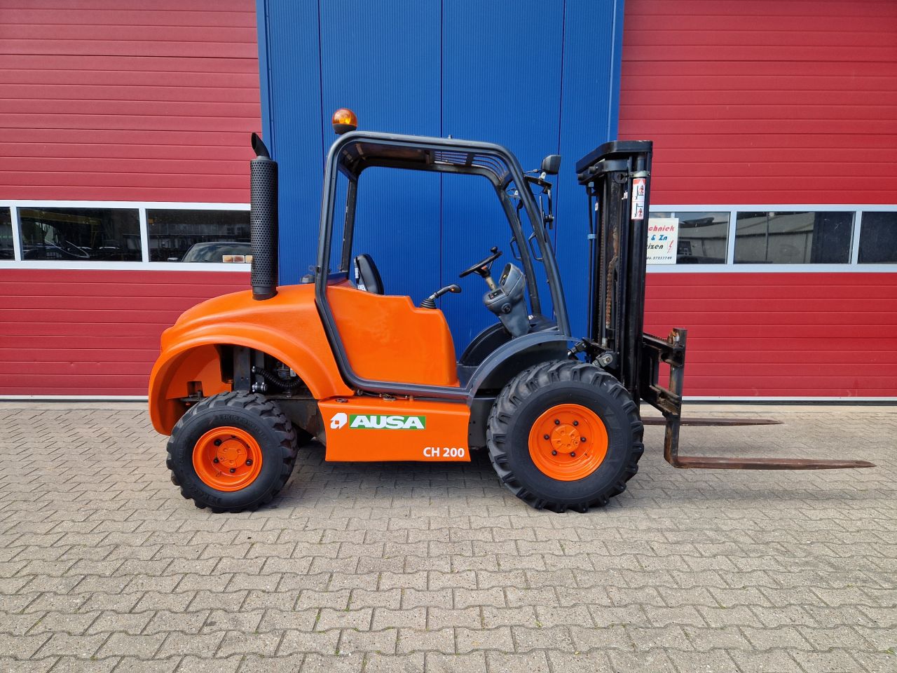 AUSA CH200 RUWTERREIN 4X4 HEFTRUCK TRIPLOMAST EN SIDESHIFT
