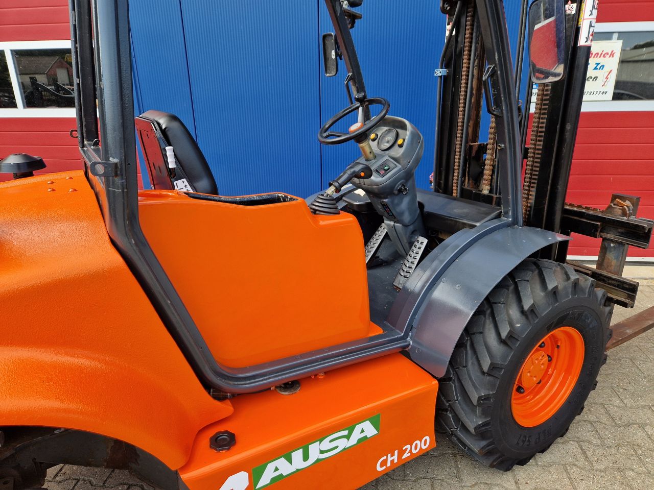 AUSA CH200 RUWTERREIN 4X4 HEFTRUCK TRIPLOMAST EN SIDESHIFT