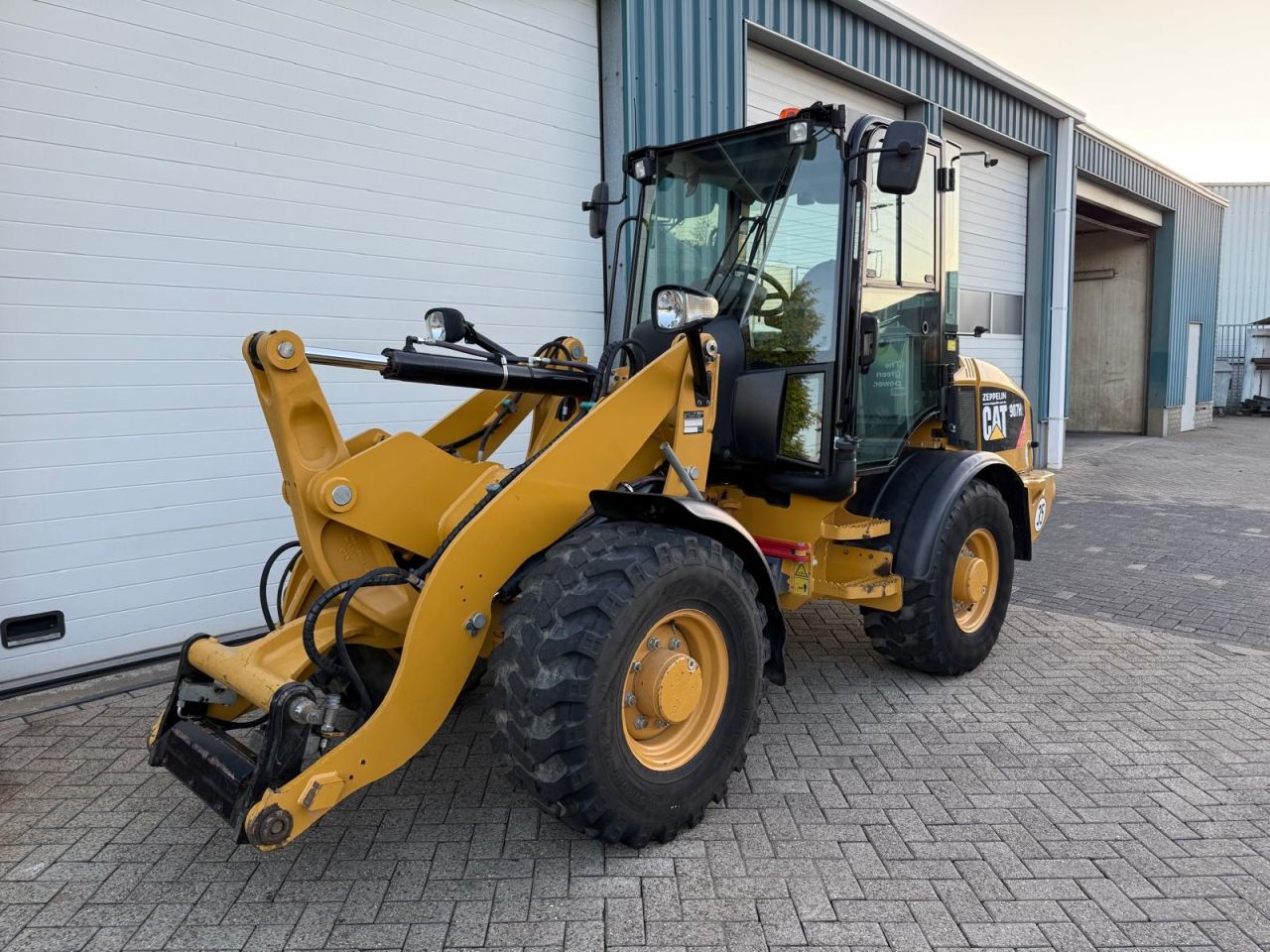 CATERPILLAR 907H (BJR 2015 ) 4890 UUR