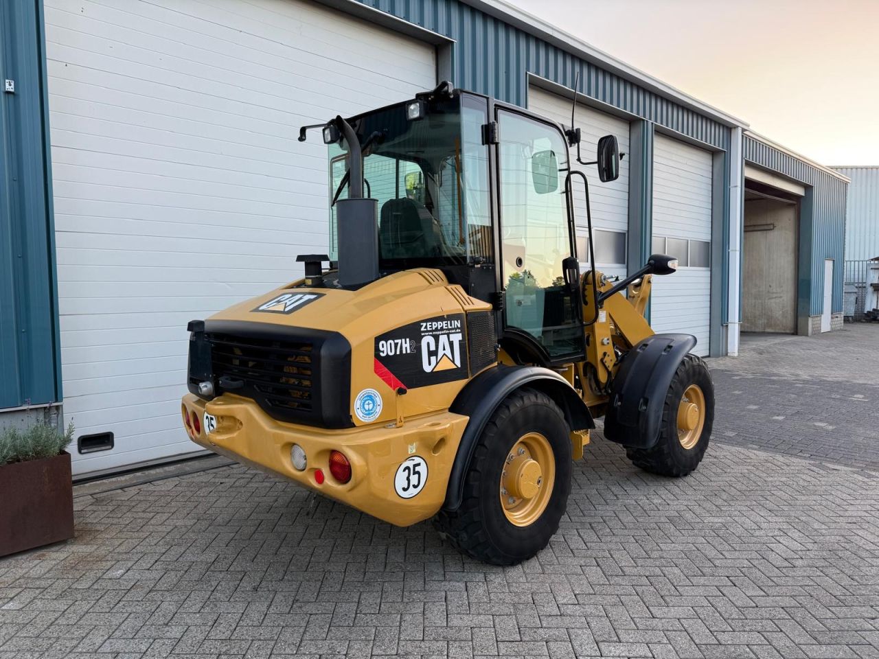 CATERPILLAR 907H (BJR 2015 ) 4890 UUR
