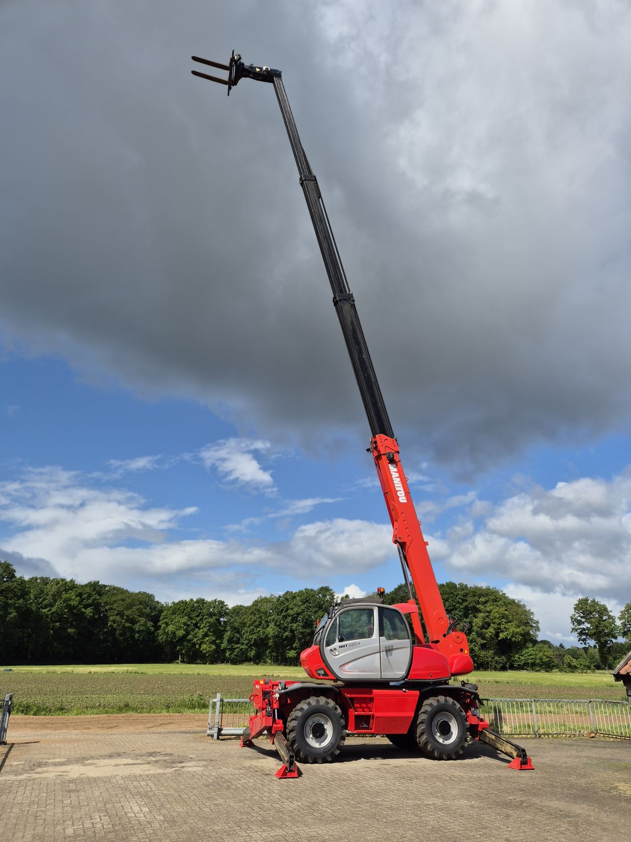 Manitou MRT 2150 + privilege remote control