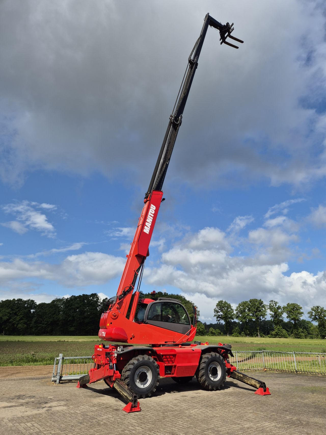 Manitou MRT 2150 + privilege remote control