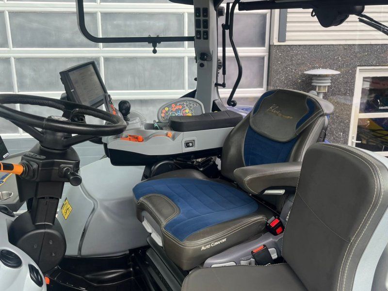 New Holland T7.315 Auto Command BluePower med frontlift
