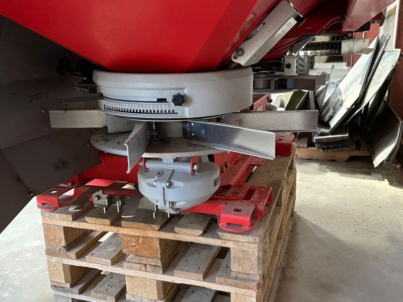Kverneland acta TL 3900 GEOSPREAD