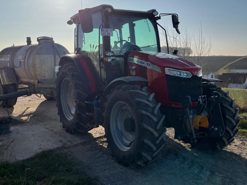 Massey Ferguson 5711