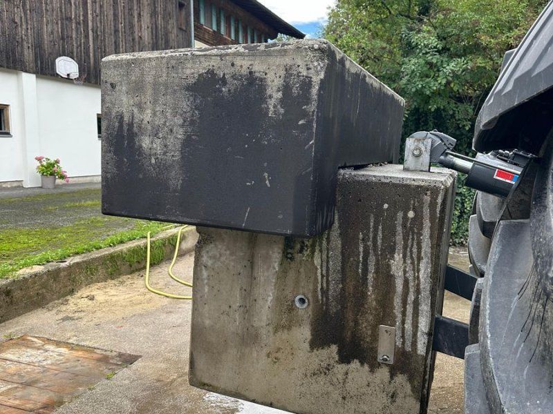3360 kg
